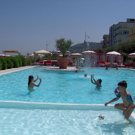 Hotel Nord Est Gabicce Mare Exterior foto